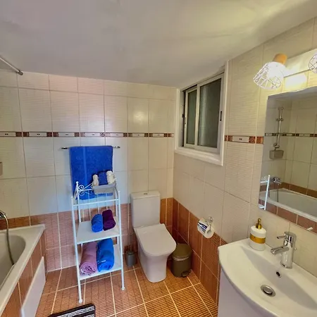 Διαμέρισμα Urban Retreat - Your Ideal Getaway In